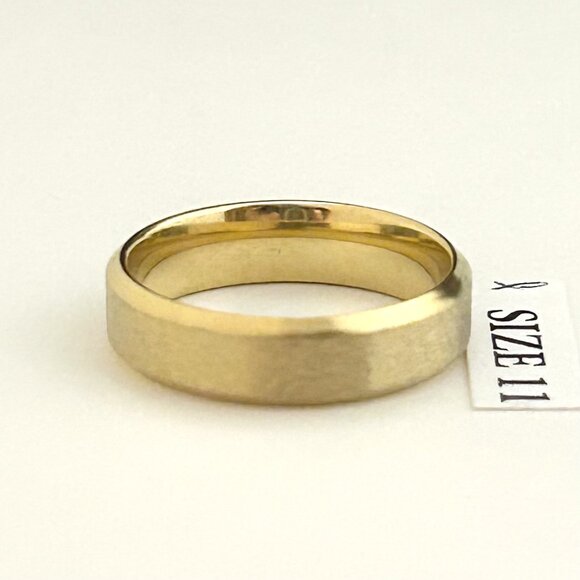 Gold Tone Ring, Size 11 - Picture 1 of 4